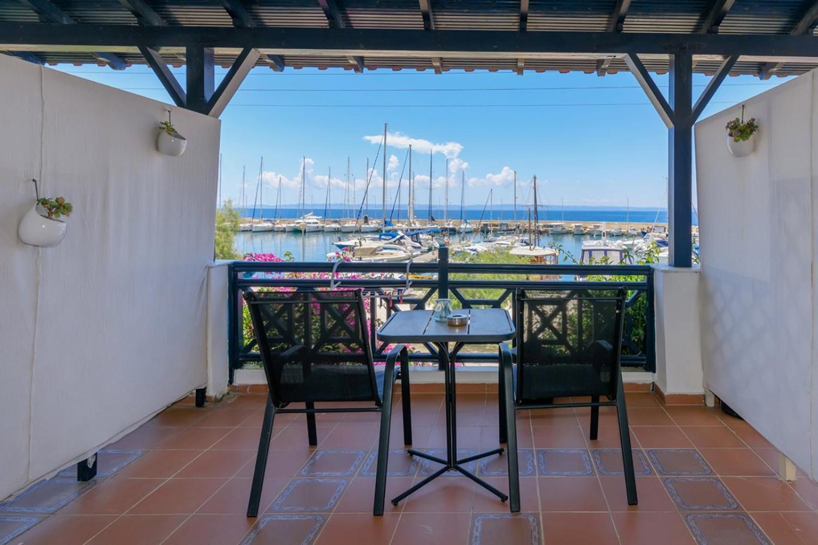 Apartament Nikiti Seafront Blue Zewnętrze zdjęcie
