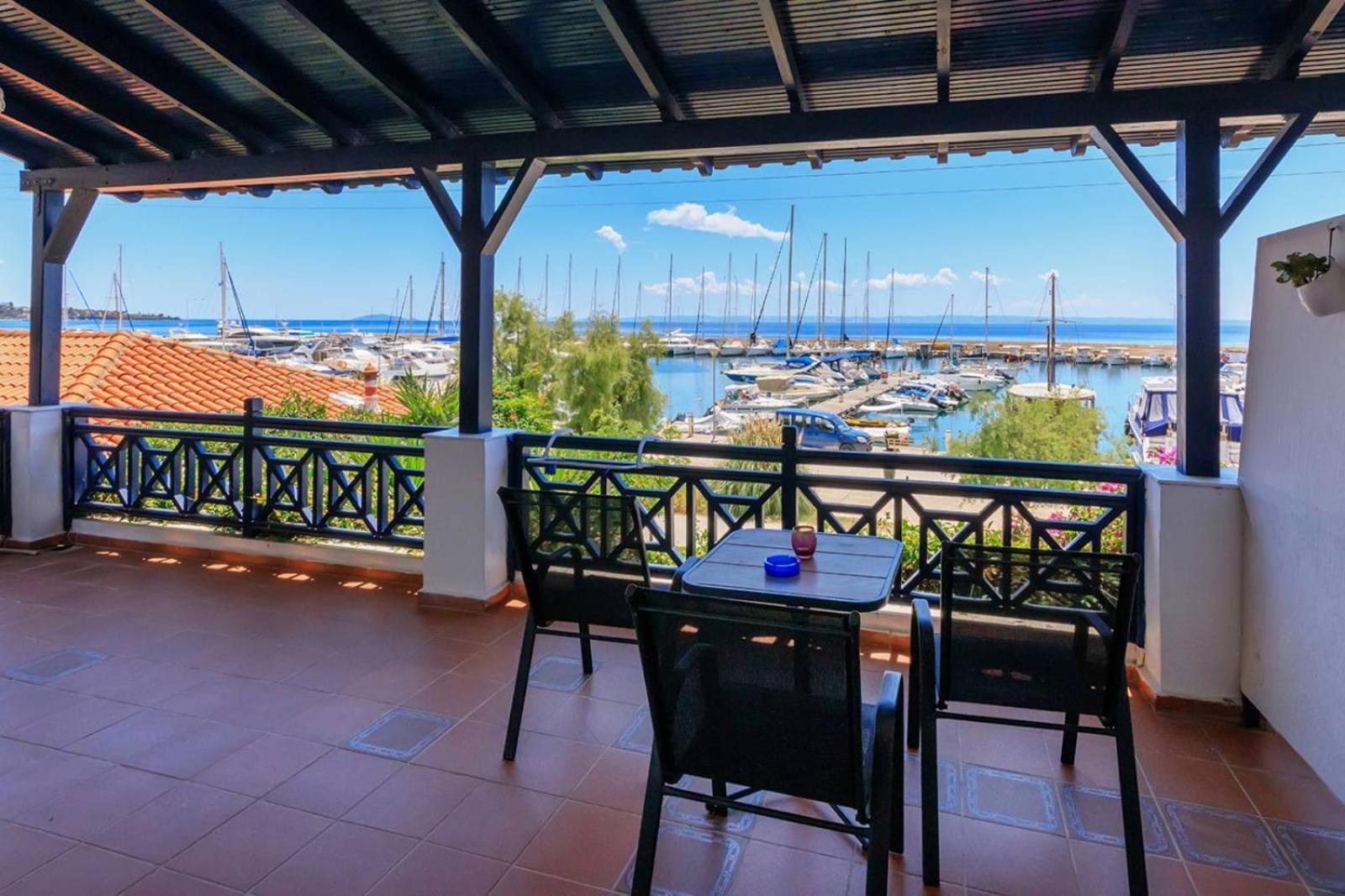 Apartament Nikiti Seafront Blue Zewnętrze zdjęcie
